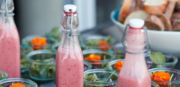 Selbstgemachte Smoothies zu unserem kalten Salat-Buffet